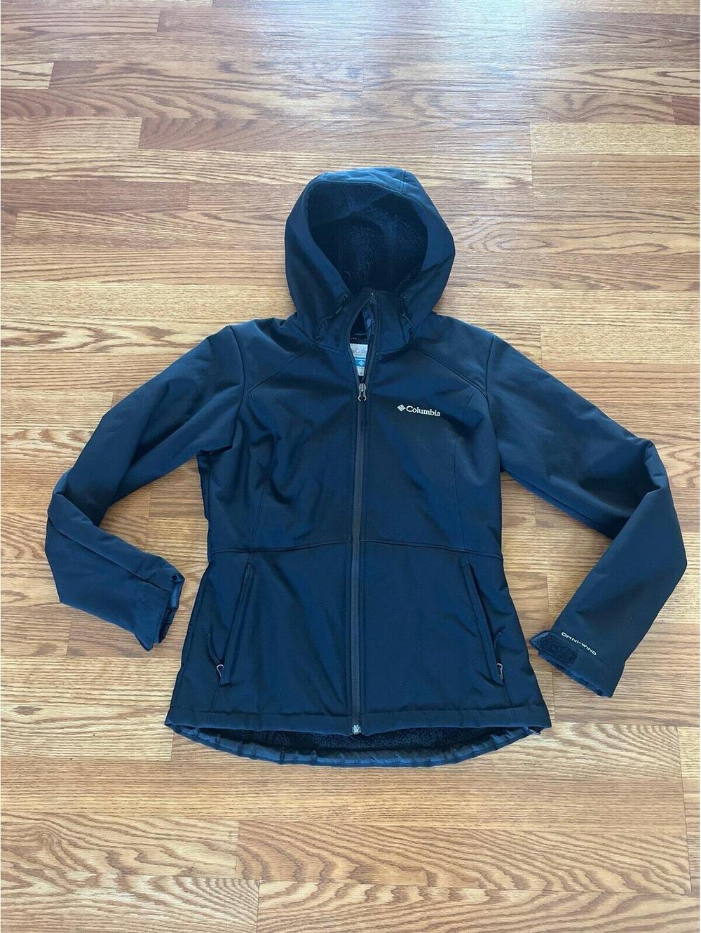 Women’s Columbia black softshell jacket Omni-Wind. Size M